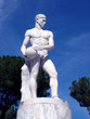 statua atleta con palla