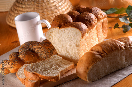 Foto: group of different bread products group of different bread products