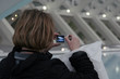 toruristin fotografiert
