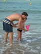 père et fils avec une épuisette.