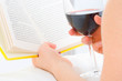 Foto: reading book while drinking wine reading book while drinking wine