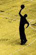 tir au basket en jaune orange
