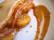 crêpe à la pomme, caramel au lait de coco crêpe à la pomme, caramel au lait de coco