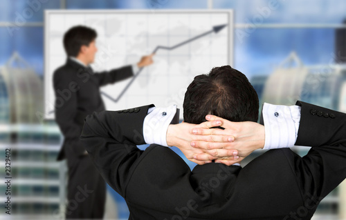 Foto: corporate online trainning - man presenting 4 corporate online trainning - man presenting 4