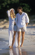 Images : coppia passeggia al mare