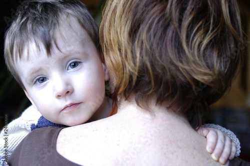 enfant dans les bras
