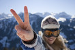 Photo: frau mit skibrille und kaputze frau mit skibrille und kaputze