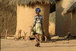 femme dans village africain