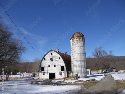 Photo: barn with silo barn with silo