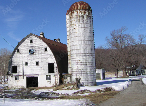 Photo: barn with silo barn with silo