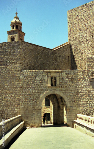 Photo: dubrovnik - fort entrance dubrovnik - fort entrance