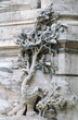 bas relief sur la fontaine de trévi