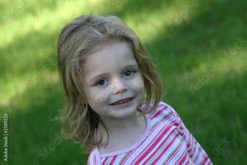 Images Cute Small Girls on Cute Little Girl Standind Outside
