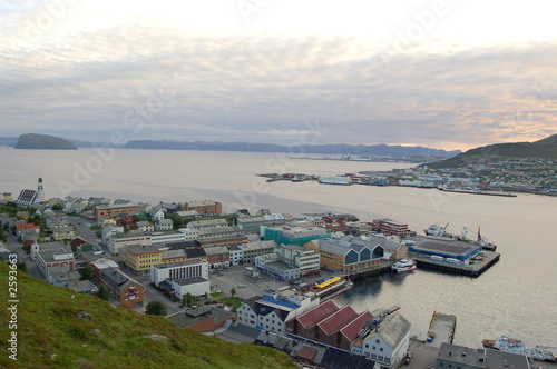 soleil de minuit sur la baie d'hammerfest soleil de minuit sur la baie d'hammerfest