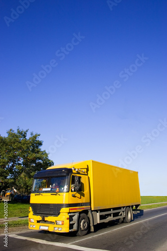 Photo: yellow truck yellow truck
