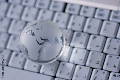 Foto: world wide web, globe on a keyboard world wide web, globe on a keyboard