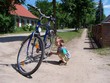 Photo: mädchen mit großem fahrrad mädchen mit großem fahrrad