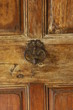 heurtoir sur porte en bois