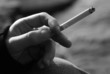 fumando una sigaretta
