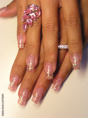 glitternägel mit glitterstäbchen