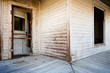 Foto: patio of an old abandoned house patio of an old abandoned house