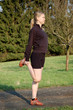 junge frau beim stretching
