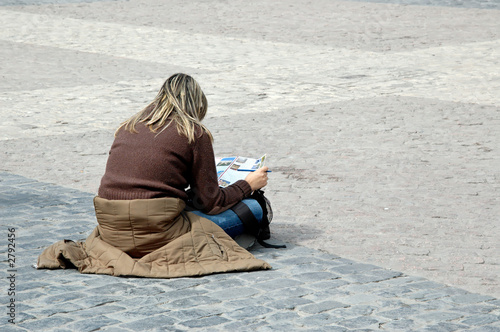 Foto: reading on the street reading on the street