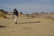 randonneur et guide touareg sur le tassili