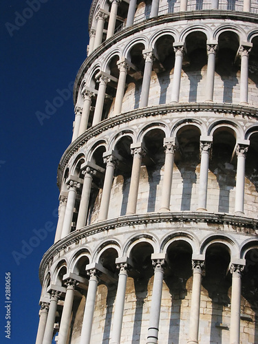 leaning tower of pisa of italy