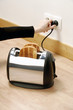 toaster grille pain main de femme