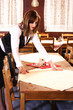 Foto: kellnerin bei der arbeit kellnerin bei der arbeit