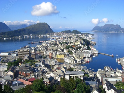 alesund (norwegen) - blick auf die stadt alesund