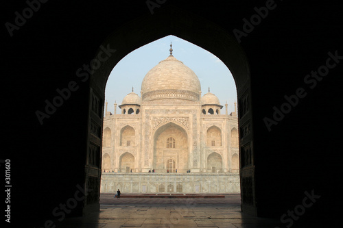 taj mahal at dusk taj mahal at dusk