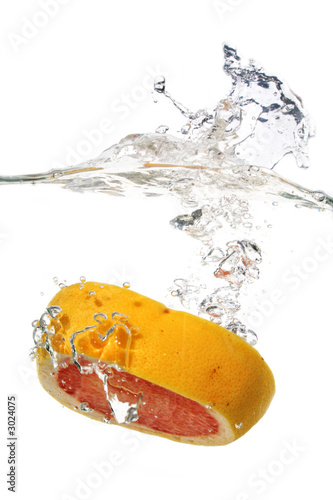 grapefruit in water