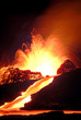 volcan en éruption