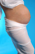 femme enceinte avec un drapé blanc femme enceinte avec un drapé blanc