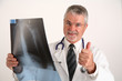 Foto: doctor with x-ray giving the thumbs up sign doctor with x-ray giving the thumbs up sign