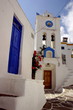 grèce : rue et église des cyclades grèce : rue et église des cyclades