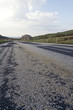 route de campagne isolée maison et asphalte