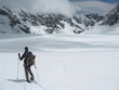 raquettiste sur le glacier blanc