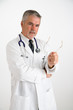 Foto: doctor holding eyeglasses explaining doctor holding eyeglasses explaining