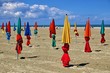 parasols alignés