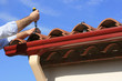 installing rain gutter