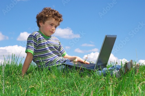 Foto: boy with notebook boy with notebook