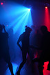 tanzende menschen in einer disco
