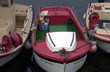 bateau rouge à quai bateau rouge à quai