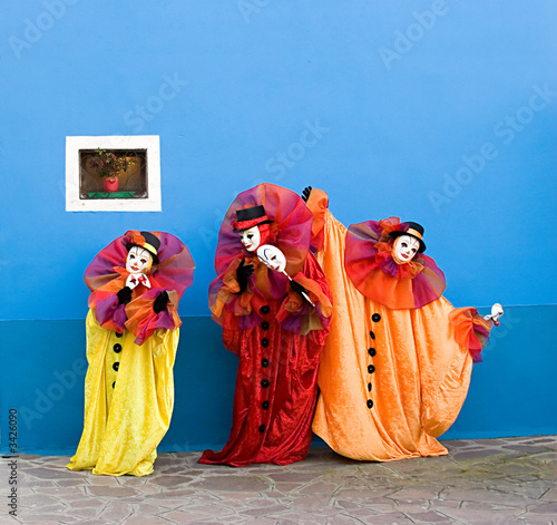 Foto: three white clowns in mask performing three white clowns in mask performing