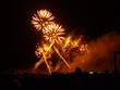 fusées d'or avec explosion