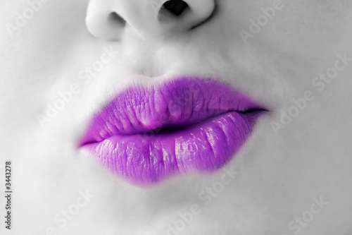 Photo: baiser de bouche de femme violet rose amour sexe baiser de bouche de femme violet rose amour sexe