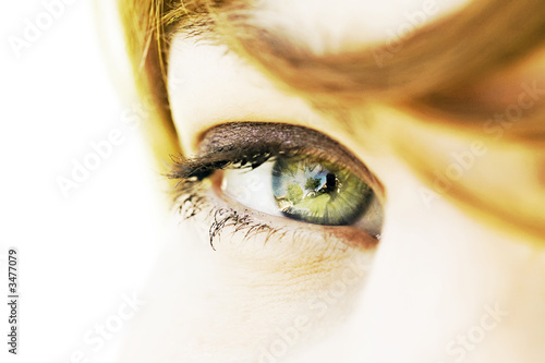 oeil bleu vert regard de femme douceur beauté